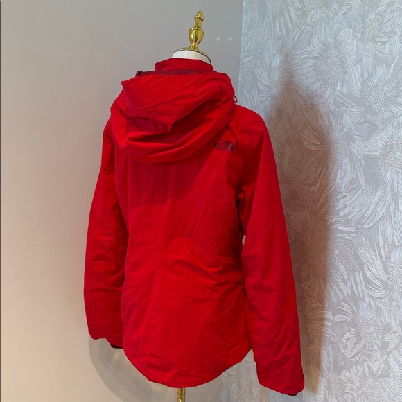 The North Face Women's Vibrant Red Ski Jacket - Picture 2 of 6